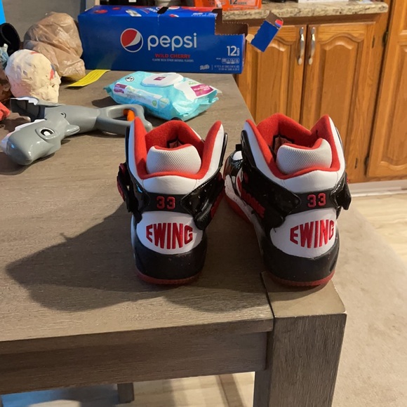 These are Ewing limited addition size 9.5 - Picture 3 of 4